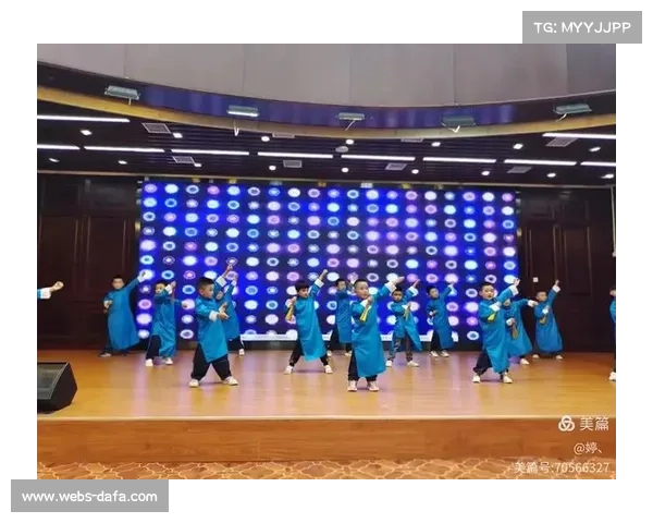 电臀练成闪耀舞台胜利时刻尽情释放热力舞姿